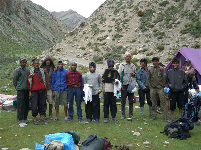 équipe de porteurs nepalais