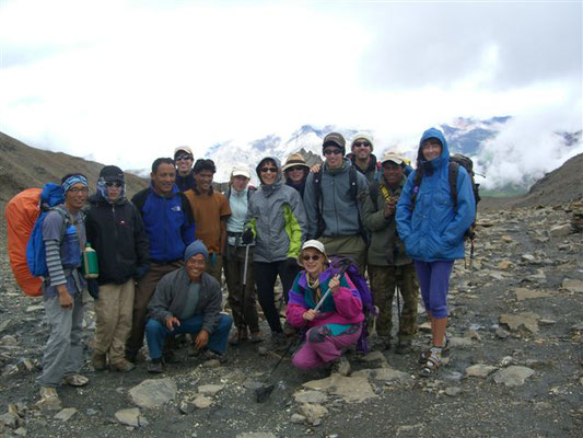 groupe de randonneurs au Nepal